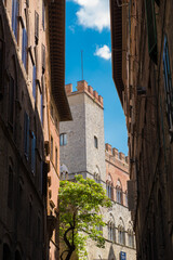 Fototapeta na wymiar Buildings around the streets of Siena, Italy.