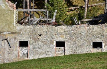 Wildbad, Prags, Pragsertal, Altprags, Bad Altprags, Nebengebäude, Wirtschaftstrakt, Landwirtschaft, Dachstuhl, Fenster, Ruine, imposant, Glanz, Wildbad Altprags, Wirtschaftsgebäude, Lost Place, Urbex,