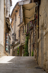 Fototapeta na wymiar Włoska uliczka w San Marino