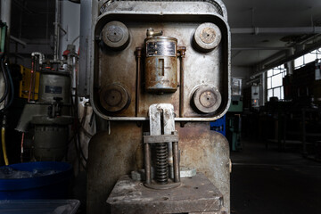 Fototapeta na wymiar Spritzgussmaschine in einer ehemaligen Thermometerfabrik