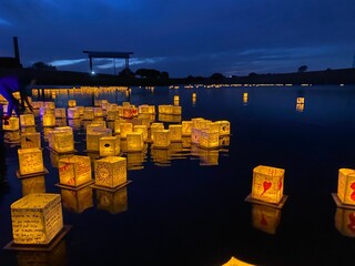 Beautiful shot of the water lantern festival on the water in Fort Worth, Dallas © Crystal Lu/Wirestock Creators