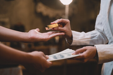 Currency exchange, money exchange, Foreign exchange transactions in cash from hand to hand.