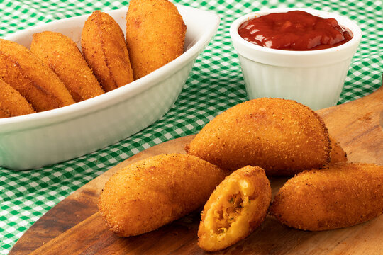 Typical Brazilian appetizer risoles of chicken.
