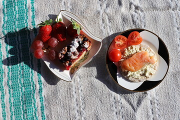 There is a snack on the table in the restaurant.