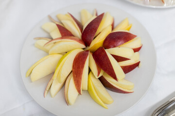 レストランの食事のフルーツの様子