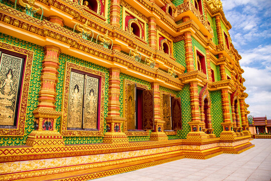 Wat MahaThat Wachira mongkol in Krabi, Thailand