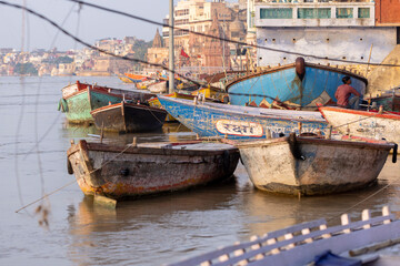 Fototapeta na wymiar Barges moored in the ghats of Varanasi (India)