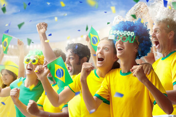 Anhänger der brasilianischen Fußballmannschaft im Stadion.