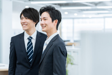 オフィスで働くビジネスマン