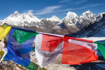 Cercles muraux Makalu Monts Everest Lhotse Makalu avec drapeaux de prière bouddhistes