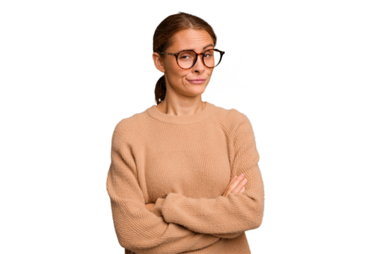 Young caucasian woman isolated suspicious, uncertain, examining you.