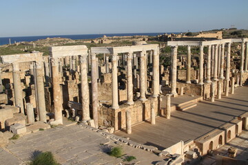 Fototapeta na wymiar ancient roman ruins