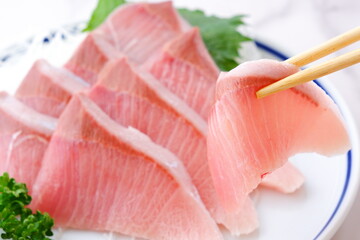 よく脂がのったブリの刺身