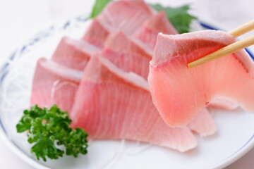 よく脂がのったブリの刺身