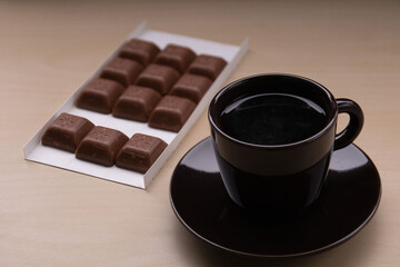 photo a cup of coffee on a saucer with a chocolate bar