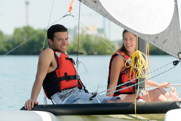 Obraz premium young couple sitting on sailboat