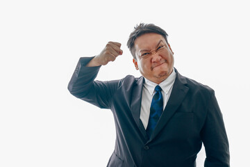 暴力を振るう中年男性