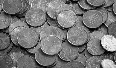 Viele Münzen, Euro Währung auf einem Haufen liegend.
