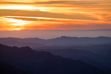 Fototapeta na wymiar Sunset over the mountains in Yosemite.