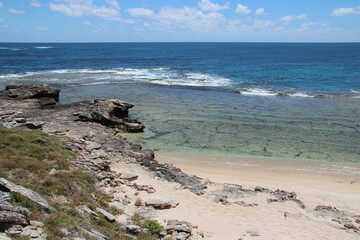 Fototapeta na wymiar indian ocean at mable cove in rottnest island in australia