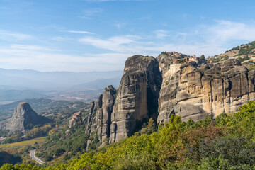 Fototapeta na wymiar landscape of the Meteora rock formations with the famous monasteries on the hilltops