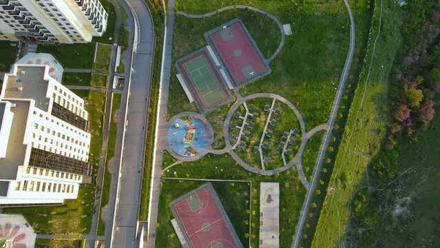 Aire de jeu pour enfant dans une r&eacute;sidence.