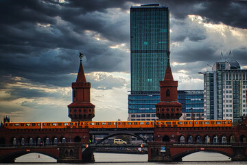 Oberbaumbrücke - Berlin - Hauptstadt - City - Deutschland - Skyline - Germany - Bridge - Travel - High quality photo - obrazy, fototapety, plakaty