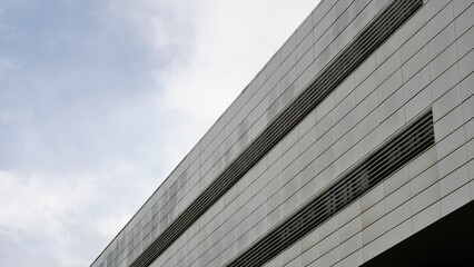 Fototapeta na wymiar contemporary building facade against sky