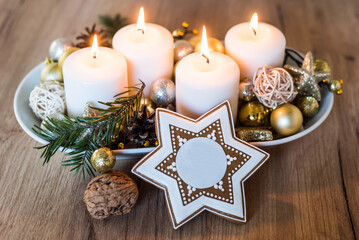 advent wreath on wooden table WITH CANDLES AND GINGERBREAD