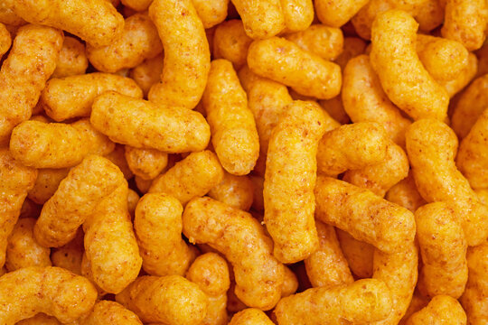 Erdnussflips in einer Nahaufnahme als Hintergrund