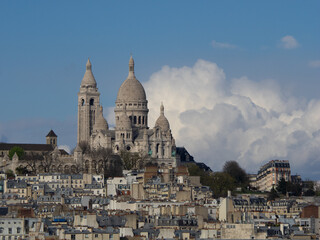 Fototapeta na wymiar cityscape of the hill of montmatre in paris
