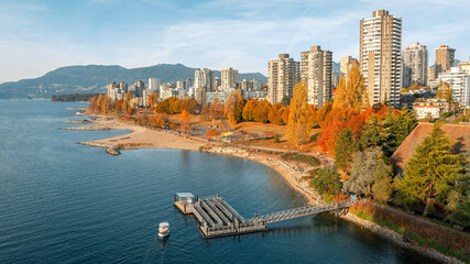 Fototapeta premium Vancouver's West End and beach with buildings and North Vancouver mountains in the background