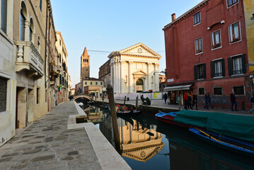 Fototapeta na wymiar Reflejos en Venecia