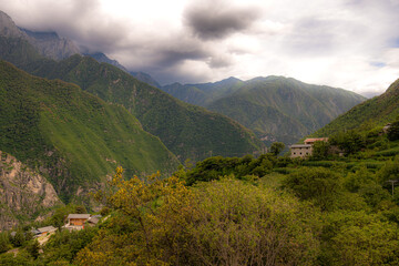 Tiger leaping gorge upper trail in Lijiang, China