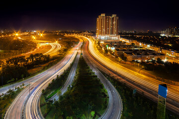 Fototapeta na wymiar Traffic on highway at night