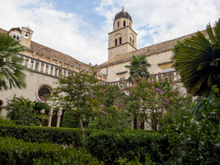 Fototapeta na wymiar The courtyard of a church in the center of Dubrovnik.