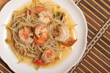 Stir Fried Shrimp with Bean Sprouts in Oyster Sauce