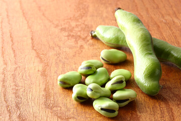 空豆のサヤと豆