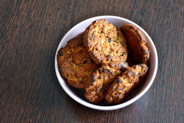 oatmeal cookies with chocolate chips in bowl isolated, close-up