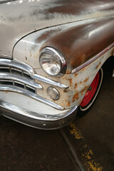 Photo of the front of old car. Auto wallpaper