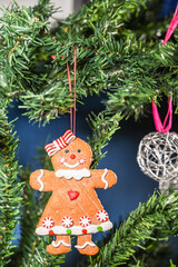 F&ecirc;te religion Noel arbre sapin decoration boule pere 