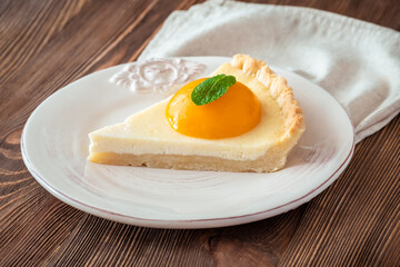 Peach tart with mascarpone cream