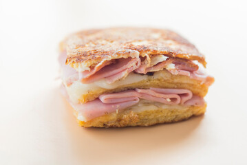 sandwich monte cristo close up front view