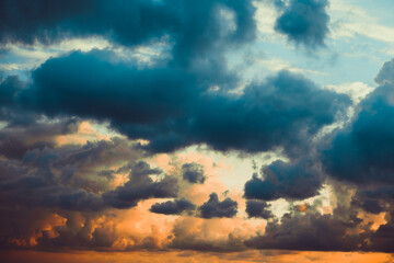 Obraz premium colorful dramatic sky with cloud at sunset