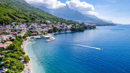 Obraz premium Beautiful beach near Brela town, Dalmatia, Croatia.Makarska riviera, famous landmark and travel touristic destination in Europe