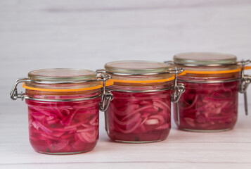 RECIPE FOR ONION PICKLES IN JARS, WHITE WINE VINEGAR, WHITE WINE, SUGAR, PEPPER. High quality photo