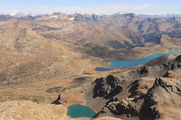 Hochalpine Landschaft im Klimawandel; Blick im Spätsommer vom Munt Pers zum Bernina-Pass mit Lago...