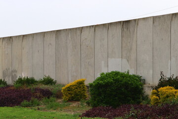 Fototapeta na wymiar High wall made of stone and concrete.