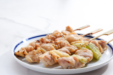 炭火でじっくり焼いた焼き鳥の盛り合わせ（塩）