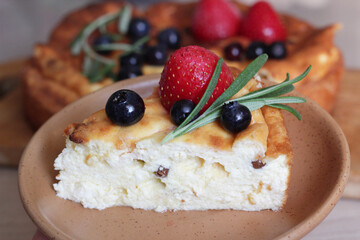 cheesecake with berries